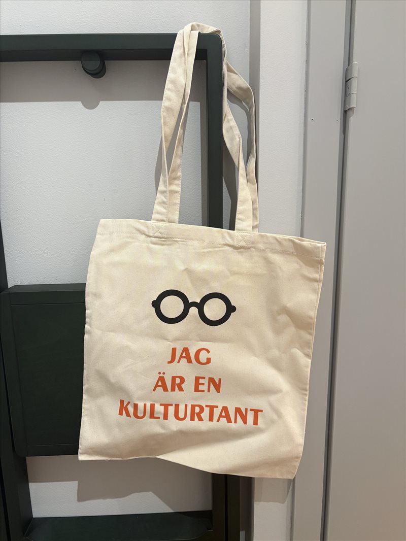 Tygkasse: Dom kallar oss kulturtanter