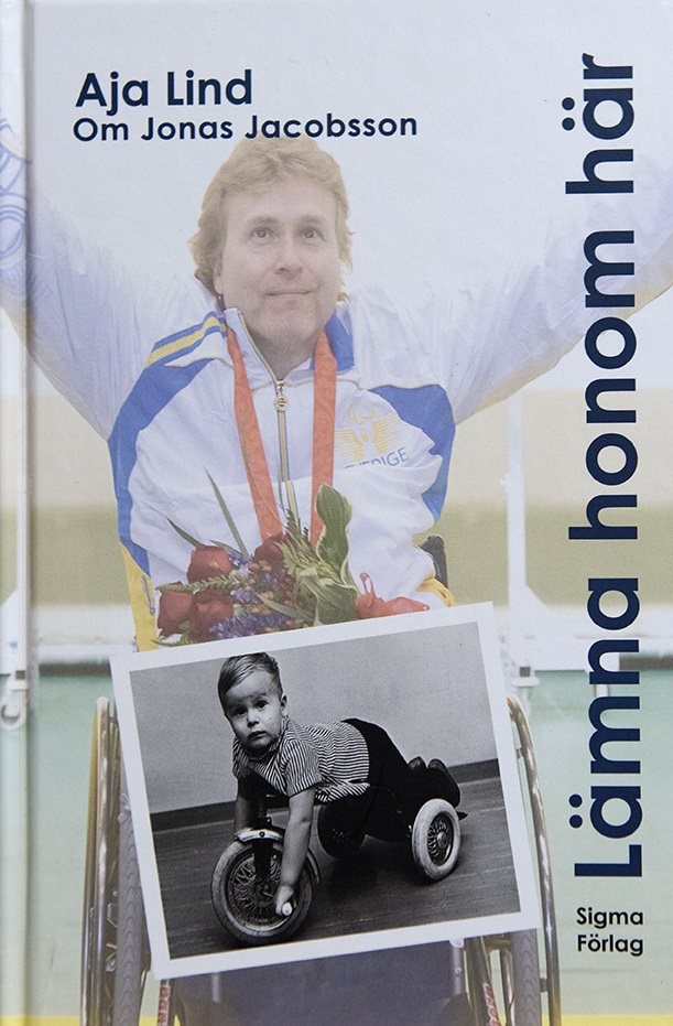 Lämna honom här : boken om Jonas Jacobsson - världens främste manliga paralympier
